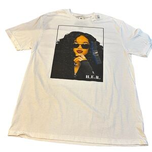 H.E.R. Rnb Singer Musician Portrait Graphic‎ Tee Athletic fit  NWT small - XXL